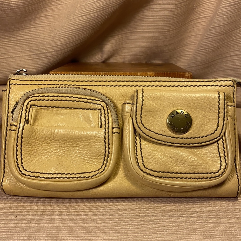 Marc Jacobs GUC leather wallet w/outside pockets - Picture 16 of 16